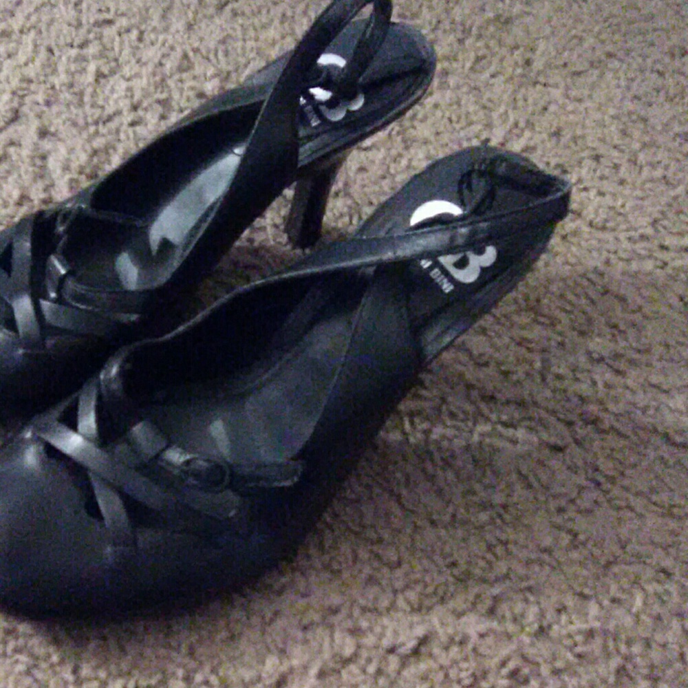 Heels - Picture 4 of 4